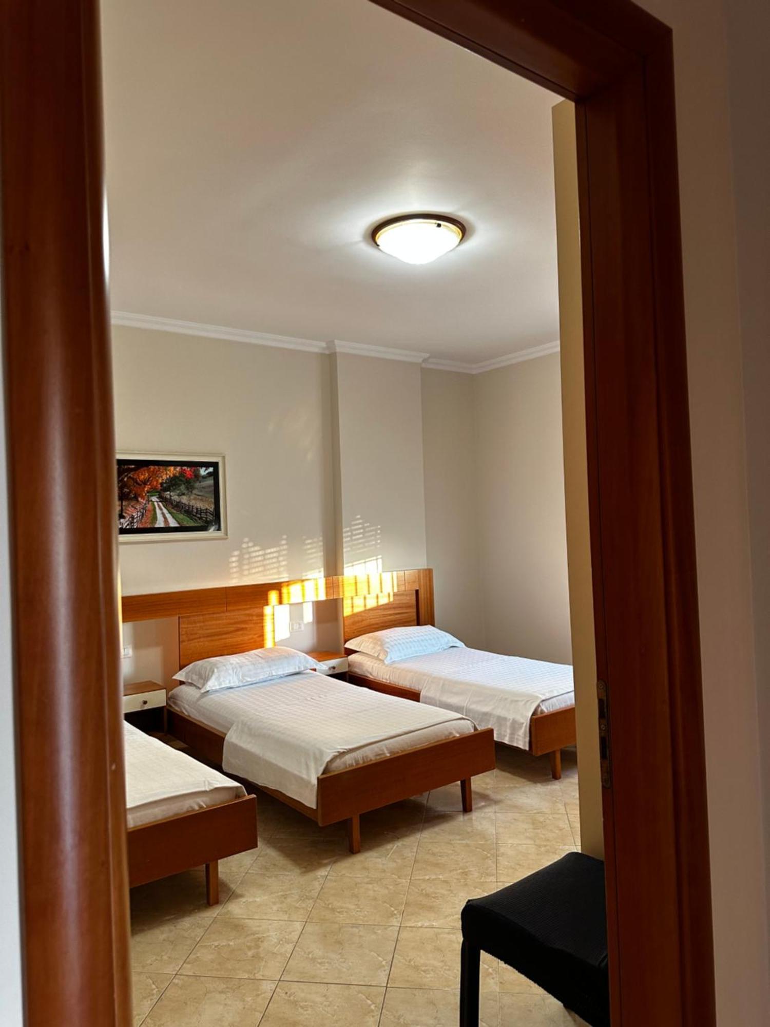 Ami Apartament Vlorë Eksteriør billede